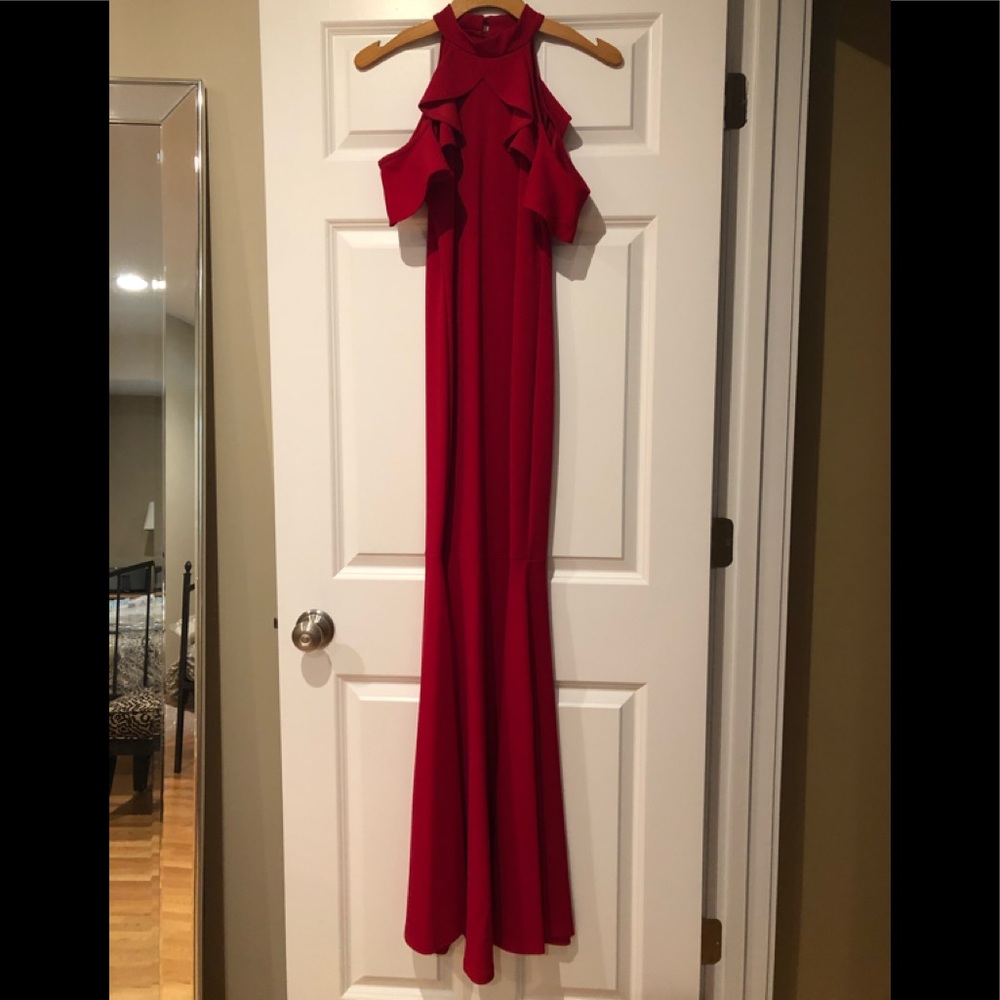 Shop 17 Gown “ Lady in Red” 💋